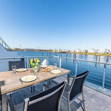 Holiday home Schwimmendes Haus Jule