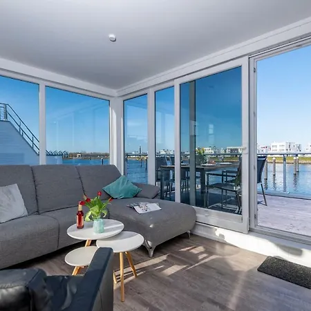 Schwimmendes Haus Jule Holiday home Olpenitz