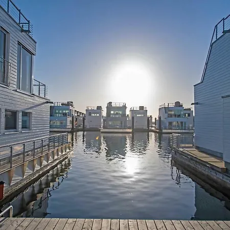 Schwimmendes Haus Jule Holiday home Olpenitz