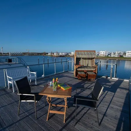 Schwimmendes Haus Jule Olpenitz